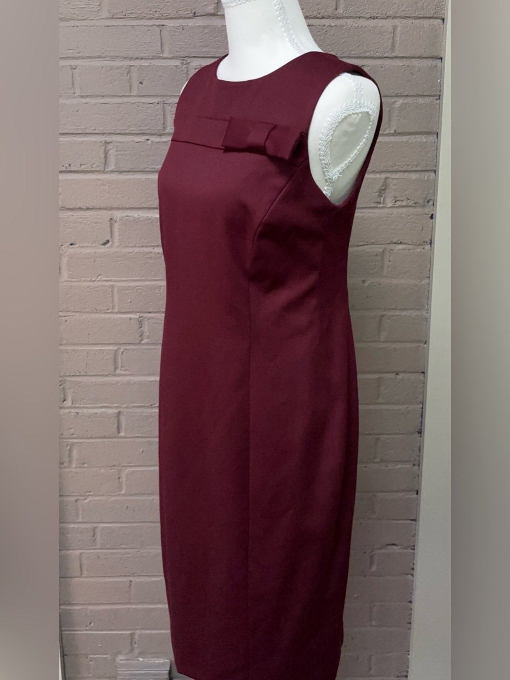 Talbots Sleeveless Sheath Dress in Burgundy with Decorative Bow  10P - Picture 5 of 9